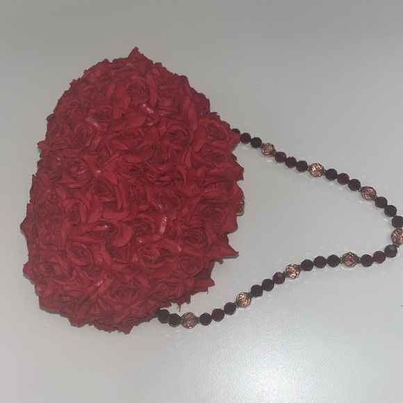 Elegant Red Rose Evening Clutch Bag - Picture 4 of 7